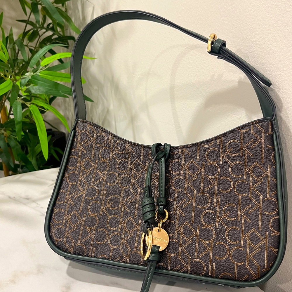 Calvin Klein shoulder bag. Great condition.